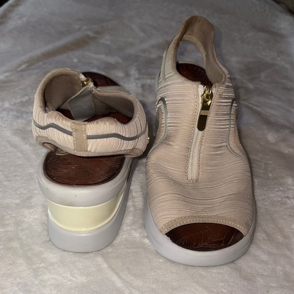 Gently Loved Vinny Peep-Toe Wedge Sandals by BZEES - Picture 10 of 11